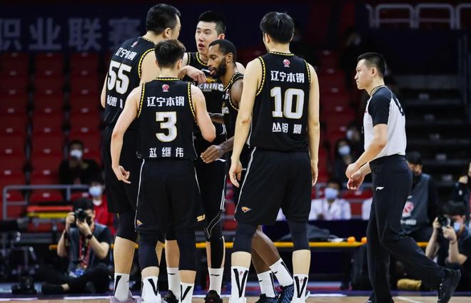 CBA联赛：辽宁男篮再胜深圳，豪取七连胜！