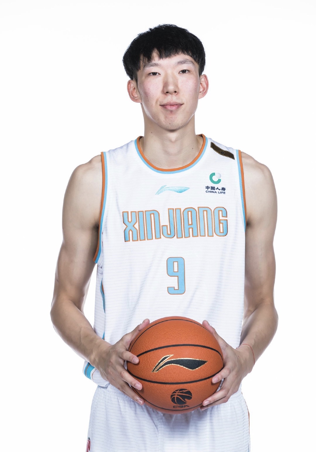 中国男篮小将周琦大放异彩，成为球迷新宠，未来可期